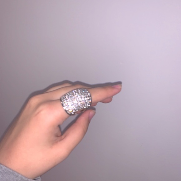 Women’s ring - Picture 1 of 2